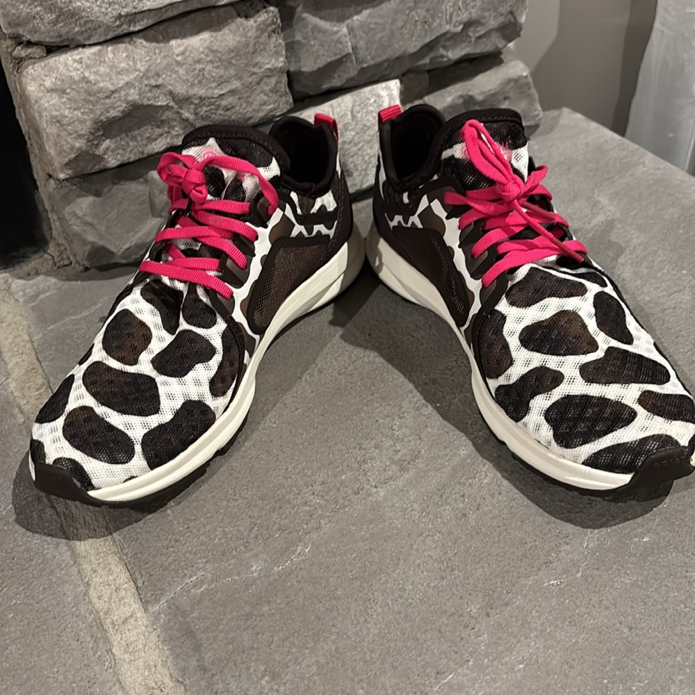 Ariat Fuse Cow Print Lightweight EVA midsole mesh & synthetic upper, rubber sole - Picture 4 of 9